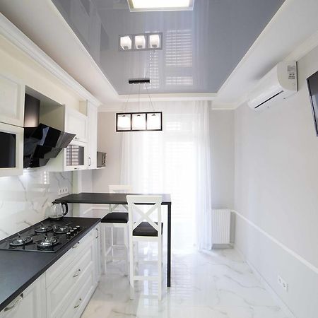 Leogrand Apartments On Kulisha 36 Lviv Exterior photo