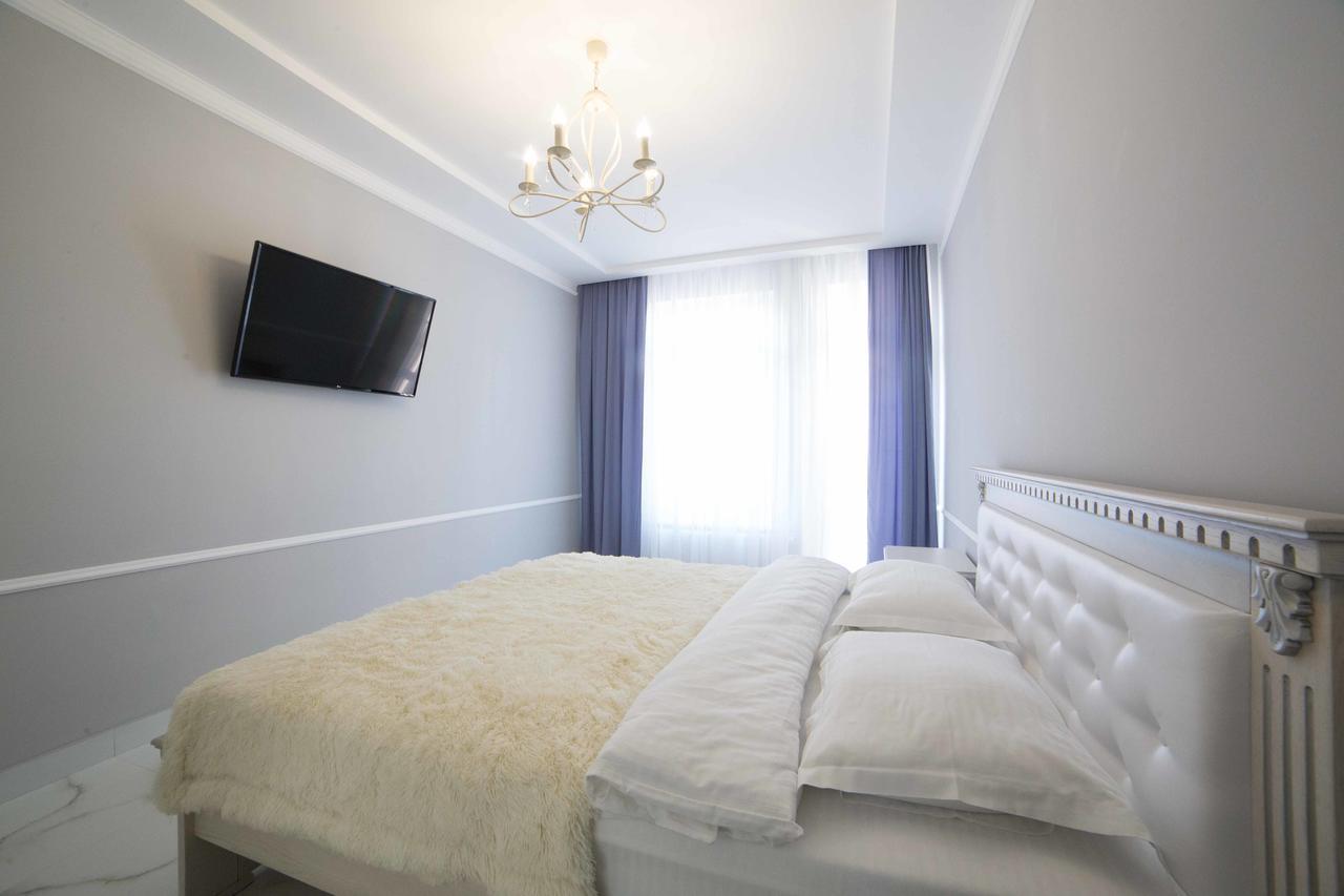 Leogrand Apartments On Kulisha 36 Lviv Exterior photo