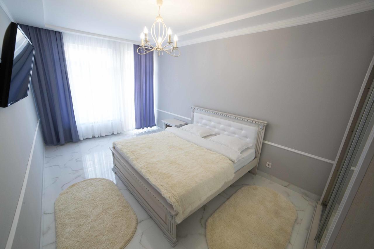 Leogrand Apartments On Kulisha 36 Lviv Exterior photo